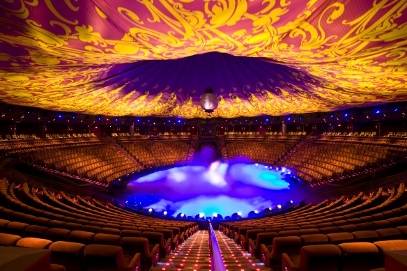 Le Rêve theatre, Wynn Las Vegas Source: http://www.parentdish.co.uk/2011/06/14/las-vegas-with-children-places-to-see-and-stay/#!slide=aol_1007861
